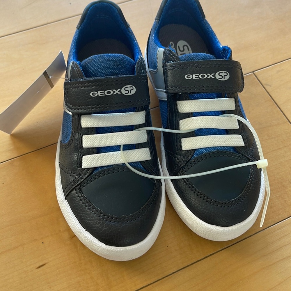 Boys Geox Sneakers - US size 10